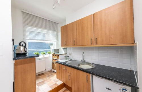 Lovely main door 1 bedroom holiday flat with patio - Foto 9