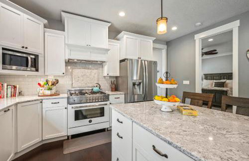 Spacious 4BR 3B 2 Kitchen with bathtub sleeps 11 guests - Foto 8