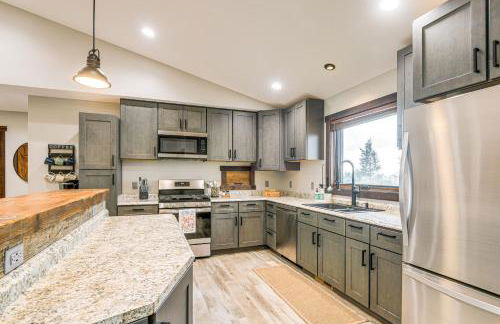 Pinedale Getaway Near Hiking, Skiing and Lakes! - Photo 8