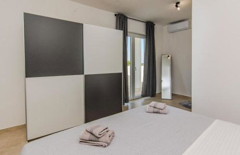 Gorgeous Home In Popovici With Wifi - Photo 27