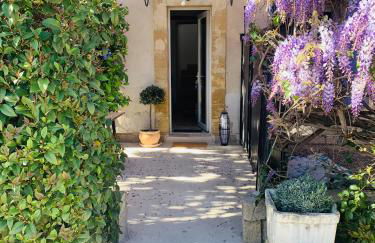 Le mas des glycines - parking privé et terrasse ombragée - Foto 21