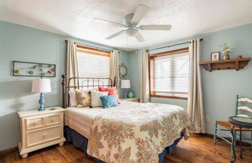 Red Rooster Family Cabin w/Hot Tub+Fire Pit+View - Foto 44