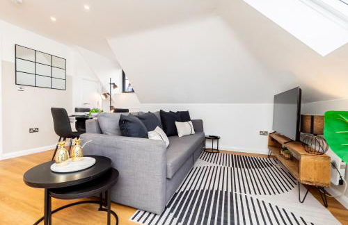 Contemporary 2-Bed Penthouse Central Stay! - Foto 10