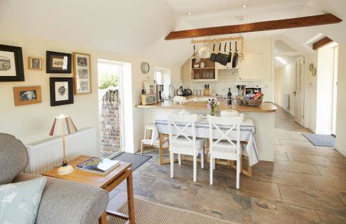 Downclose Piggeries - Photo 6