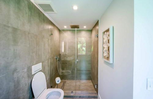 Bayview Villa by Rove Travel - Waterfront with Patio - Foto 33