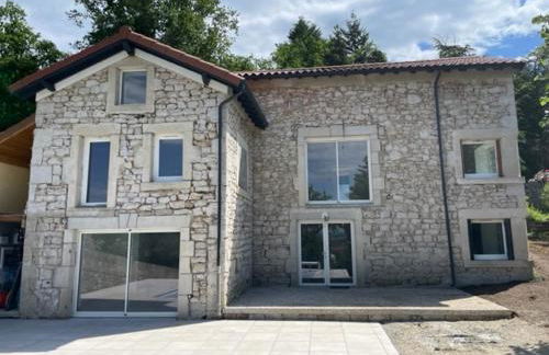 Gite authentique au coeur de Blavozy avec piscine privée, jacuzzi et terrain de pétanque - Foto 4