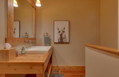 Skislope Manor - Spacious Tahoe Donner 4 BR with Gorgeous Home Theater and Hot Tub - Foto 17