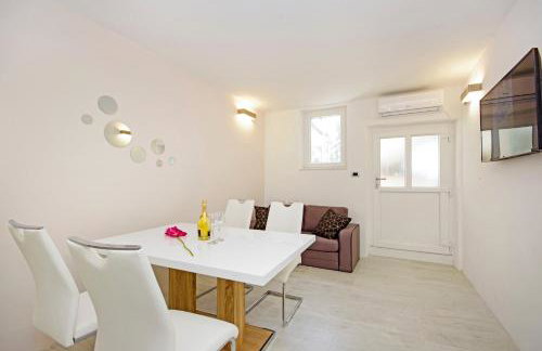 Split Symphony Garden: Modern, new Apartment (4+1), 5 min walk to ˝Firule˝ SAND BEACH, 12 min walk to CITY CENTER - Foto 26