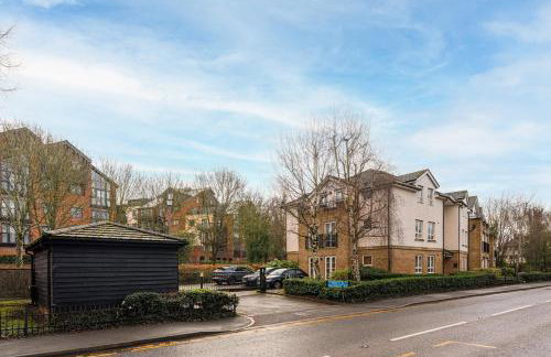 Bishops Stortford 2 Bed Flat - Free Parking - STN - Foto 20