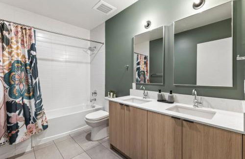 Penthouse Luxury with Pool Patio and City View plus Walk to Broadway - Foto 28