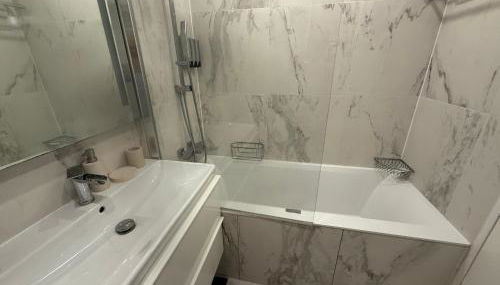 Appartement cosy à Paris en métro -balcon & wifi - Foto 4, Shower