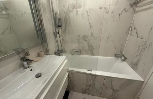 Appartement cosy à Paris en métro -balcon & wifi - Foto 4