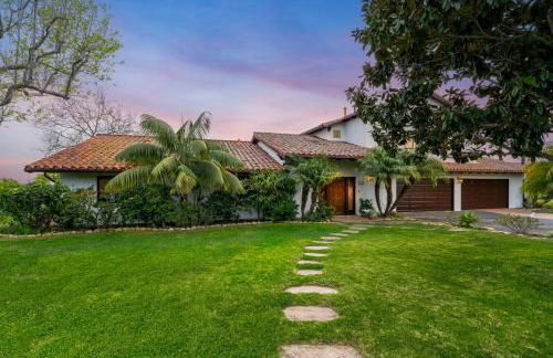 Luxury Home Atop the Hills - Foto 35