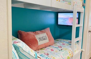 Sun Splashed Condo! Steps to Beach and 2 Pools Galveston Island - Foto 3