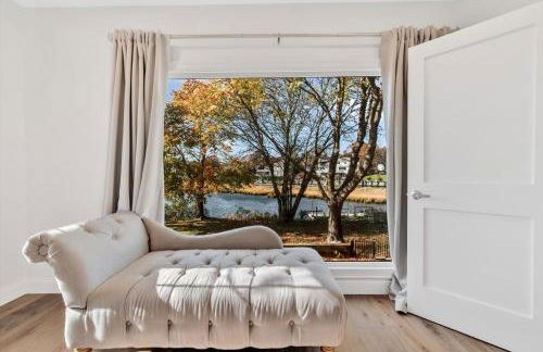 Waterfront Retreat with Private Dock and Fire Pit, Sleeps 8, Outdoor Dining, Spa-Style Primary, Gourmet Kitchen with Dual Dishwashers, Gas Fireplace, River Views, Bright Open Layout, Central AC, Perfect Coastal Escape for Families, 24 Hr Hospitality - Foto 56