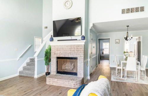 King Bed_Cozy Urban Retreat-Central Memphis - Foto 6