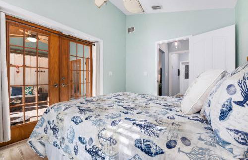 Nautical Escape! Private pool home with a tropical backyard oasis! - Foto 36