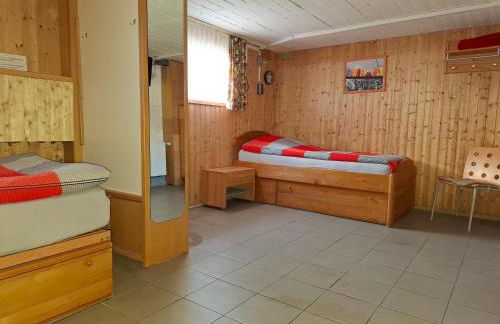 Gästezimmer Monika für Radtouristen, Geschäftsreisende und Monteure mit eigenem Bad im Souterrain - Photo 1