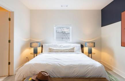 Sleeps 28 2 Units Near DT Nashville Outrider by AvantStay - Foto 14