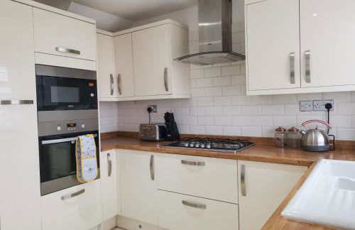 Bee At Home - Photo 13