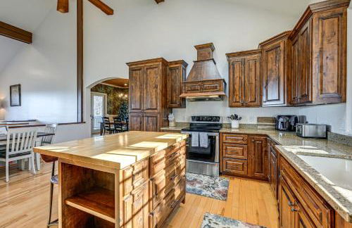 Hot Tub and Water Views Lake Glenville Home! - Foto 9