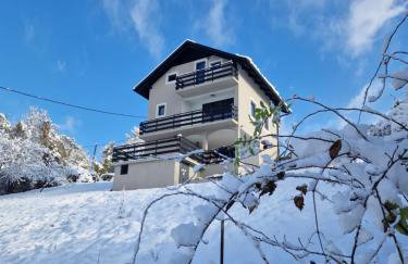 Deja View - Photo 51