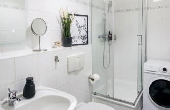 Ferienwohnung Lorenz mit kostenlosem Parkplatz Boxspringbett Küche - Foto 10