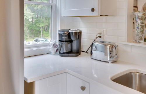 Beautiful Falmouth Condo with Patio Near Portland! - Foto 10