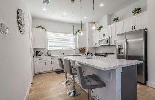 Modern Luxury retreat in downtown - Photo 15