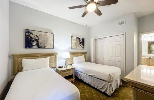 Spacious 3 Bed 3 Bath Luxury Condo 5 min from Disney - Photo 25