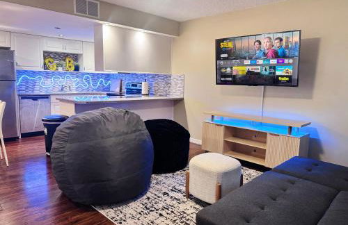 Modern Daytona Condo With Pool - Photo 3