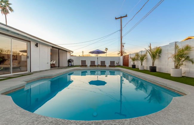 The Melrose ASU Pool Workspace Firepit - Photo 42