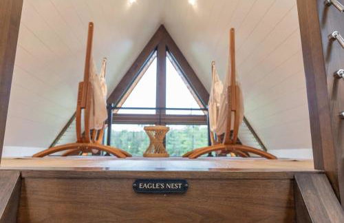 TreeTops Ayframe, Supersized AFrame on the River with Hot Tub - Foto 69