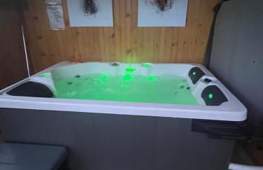 Ben Nevis Manor Lodge & Indoor Private Hot-Tub - Photo 5