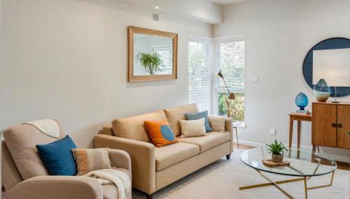 Stay in Style Hollywood Residences with Free Parking - Foto 4