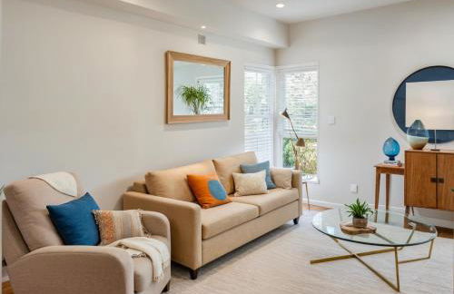 Stay in Style Hollywood Residences with Free Parking - Foto 4