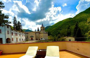 Locazione Turistica al Castello di Scopoli, situata tra Pale e Rasiglia sulla via Francigena a due passi da Sellano Foligno Assisi e Spoleto - Photo 11