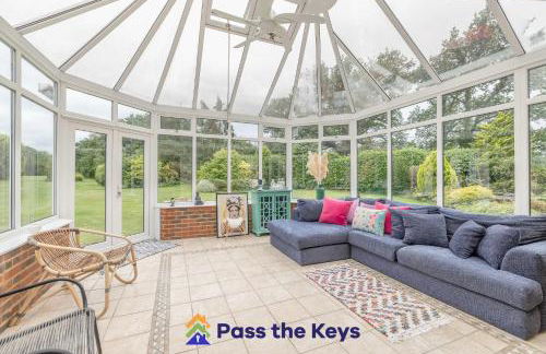 Detached countryside family home, set in extensive private gardens, with a hot tub - Pass the Keys - Photo 5