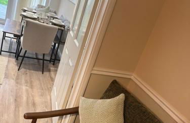 Cosy 2 Bed House near Birmingham Airport & NEC - Foto 8