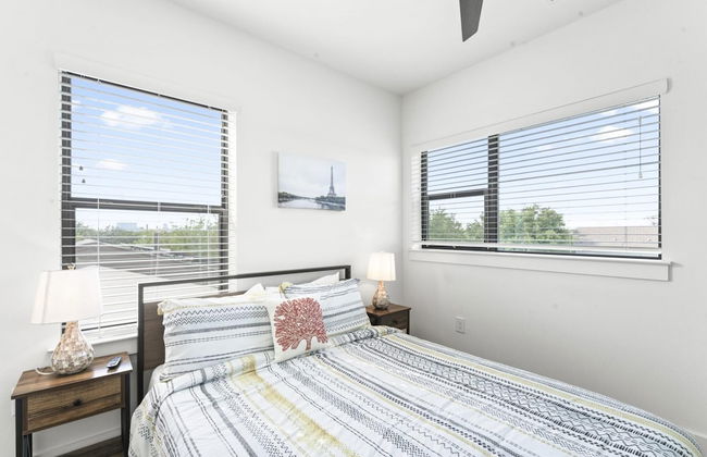 East Downtown 3BR Condo Free Parking Sleeps 7 - Foto 9