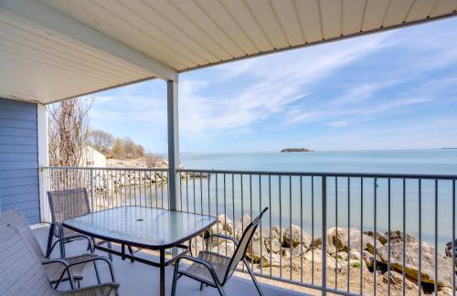 Cozy Lakefront Middle Bass Retreat with Balcony - Foto 22