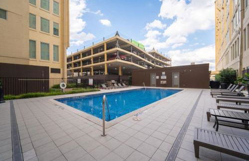 Luxury Downtown Dallas Retreat with Parking, Pool, Gym - Foto 11