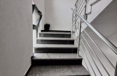 City heaven,self check in, with free parking - Foto 42