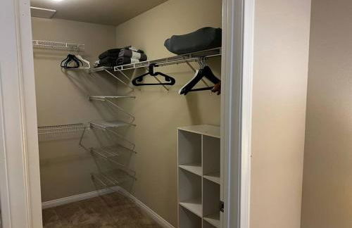 Spacious 1bdrm apartment 10 mins to Cedars-Sinai by car FREE Parking, King bed - Photo 27