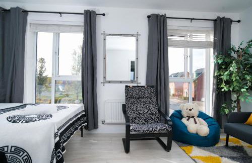 Milton Keynes new 5-Bedrooms 14guests Contractor family holiday Free Parking - Foto 35