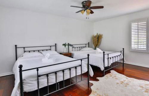 Sherman Oaks Tennis Estate with Pool + Spa - Foto 23