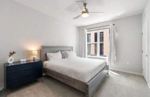 Washer & Dryer with Free Underground Parking with a Pool - Foto 7