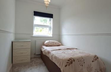 Two Bed house, Parking for 2 cars close to Heathrow - Foto 12