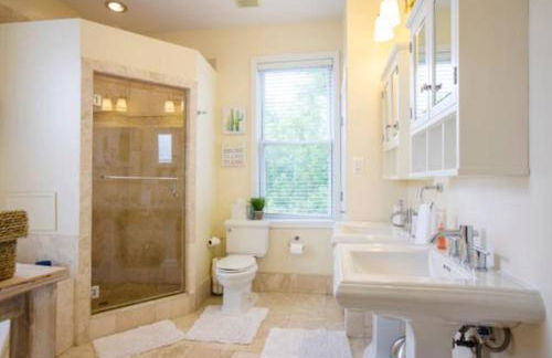 Convention Center/Logan Circle Large Cozy House. - Foto 2