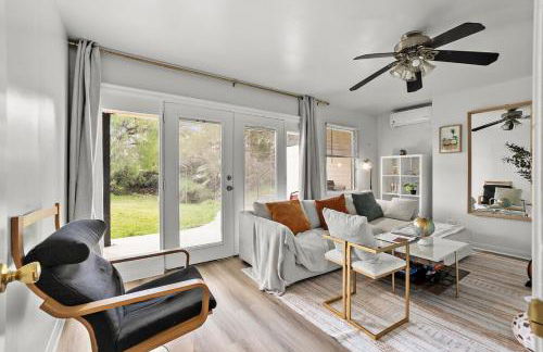 Entire Private Home with 4 Bedrooms 3 Bathrooms, King Bed, Big Yard, Prime Area, Ranch Style, Available Now - Photo 25